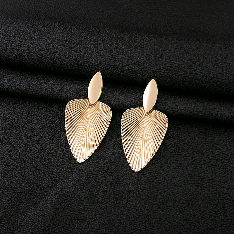 Wholesale Vintage Exaggerated Gold Leaf Iron Earrings